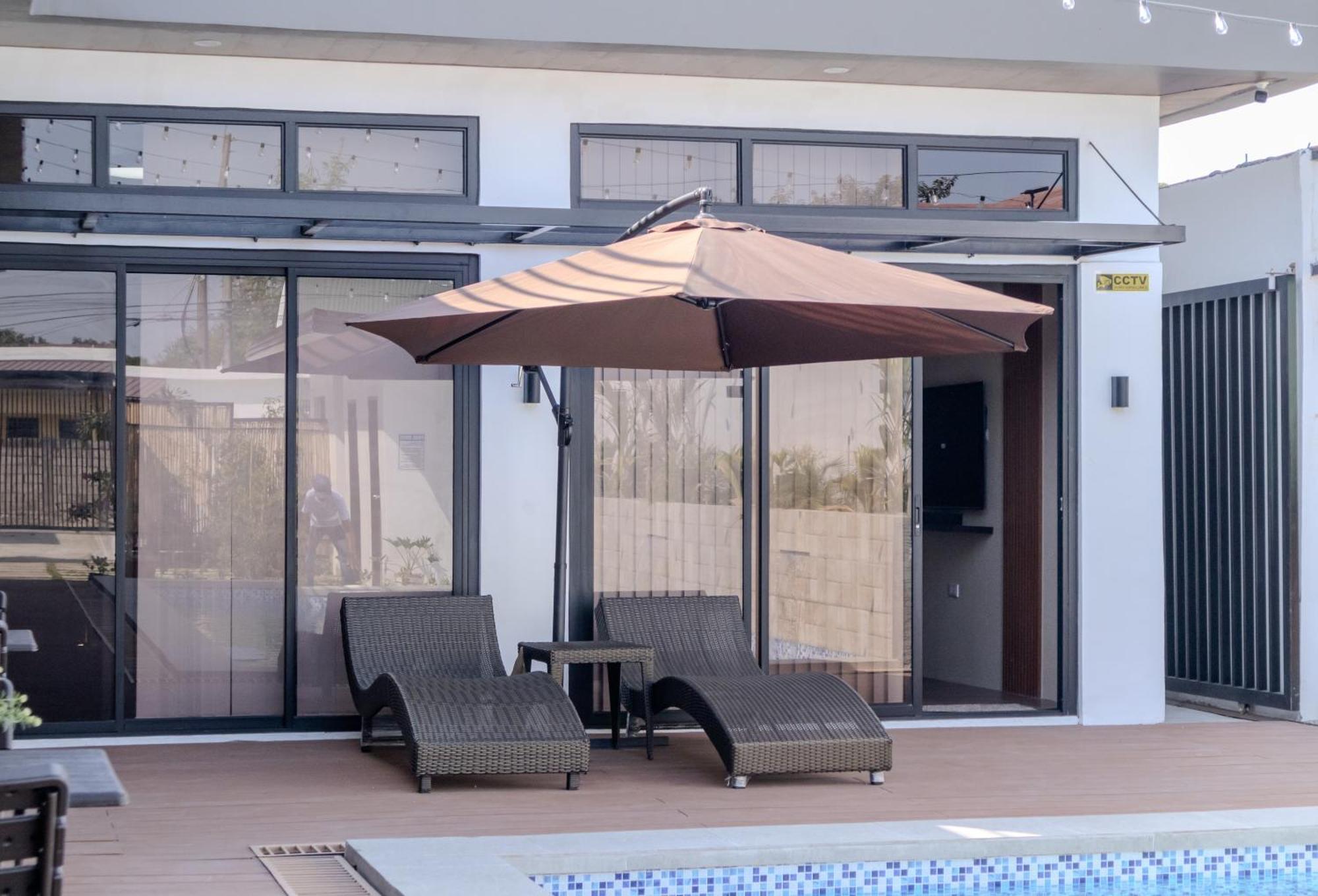 A Poolside Cafe Resort Magalang エクステリア 写真